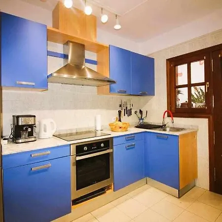 Cotton House Homestay *