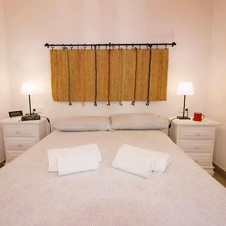 Cotton House Homestay *