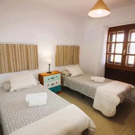 Cotton House Homestay *